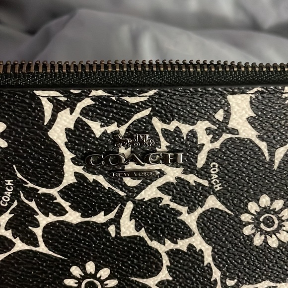 Coach wristlet - Picture 2 of 2